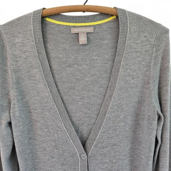 Banana Republic Long Sleeve Button Down V-Neck Cardigan Sweater Grey - Picture 3 of 14